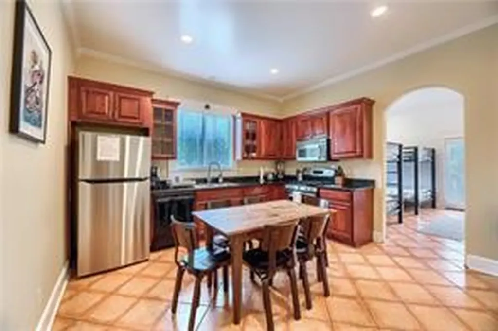 911 E 2nd Street Austin TX 78702