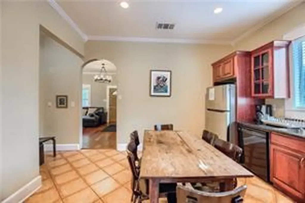 911 E 2nd Street Austin TX 78702