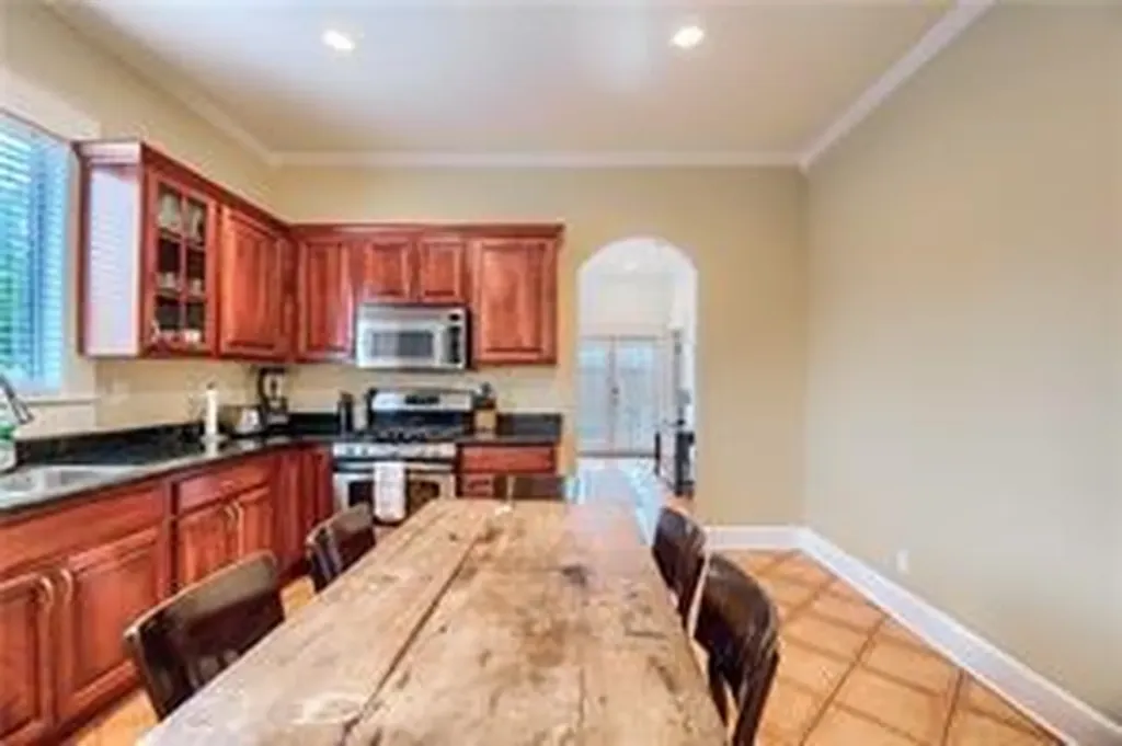 911 E 2nd Street Austin TX 78702
