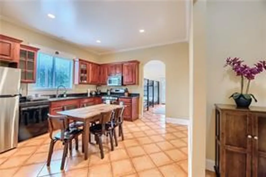 911 E 2nd Street Austin TX 78702