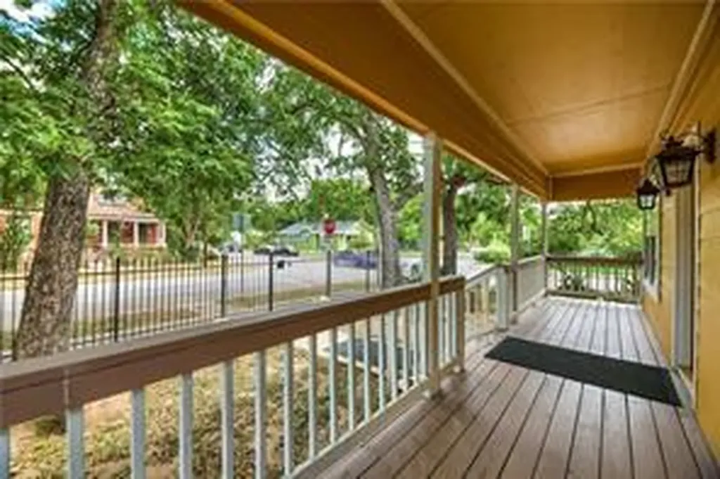 911 E 2nd Street Austin TX 78702