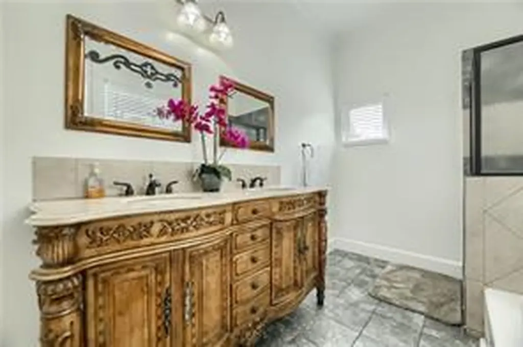911 E 2nd Street Austin TX 78702