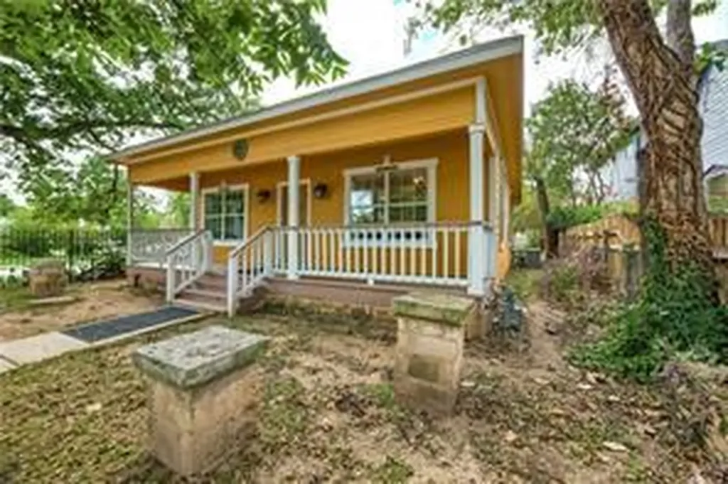 911 E 2nd Street Austin TX 78702