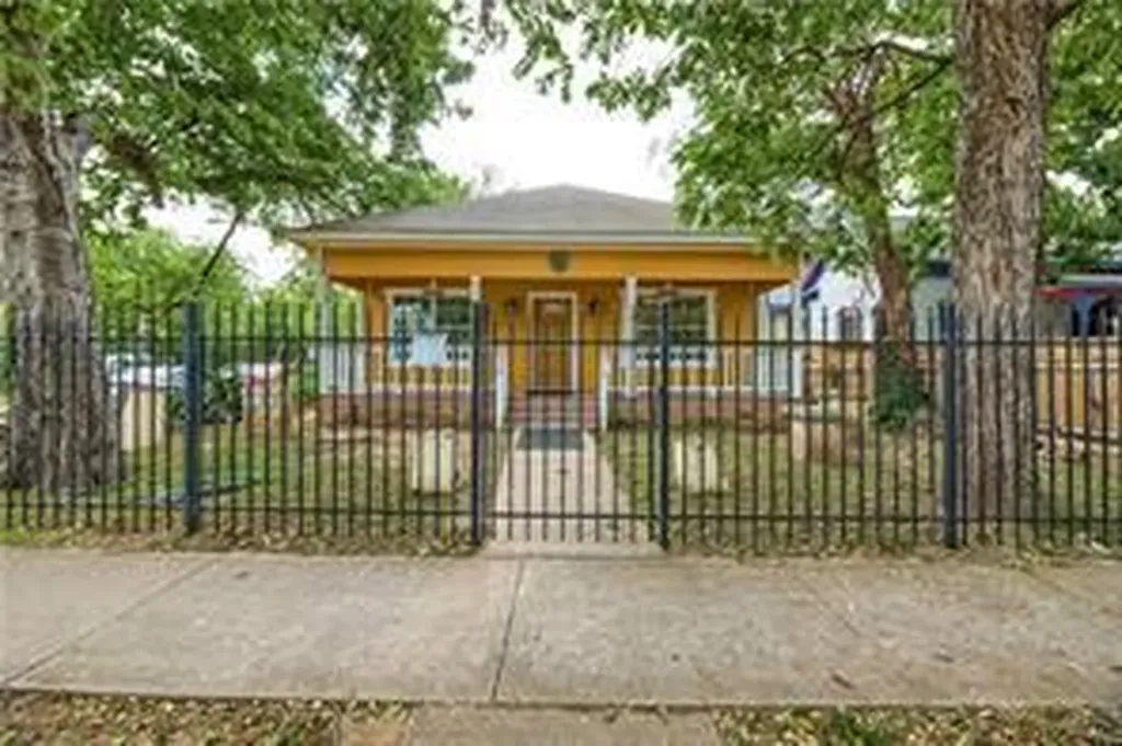 911 E 2nd Street Austin TX 78702
