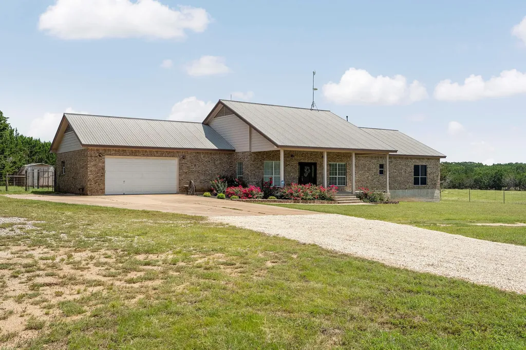 2110 County Road 285 Liberty Hill TX 78642