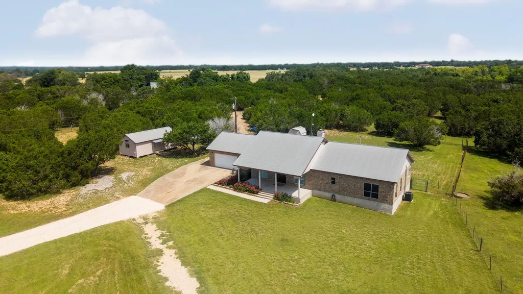 2110 County Road 285 Liberty Hill TX 78642