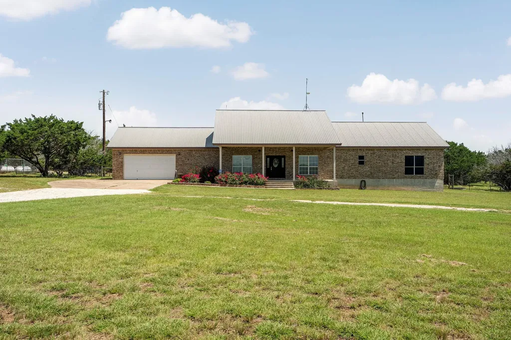 2110 County Road 285 Liberty Hill TX 78642