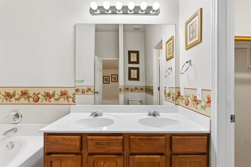 1156 Woodlands Drive Kyle TX 78640