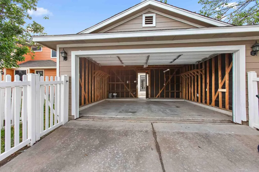 280 Strawn Kyle TX 78640