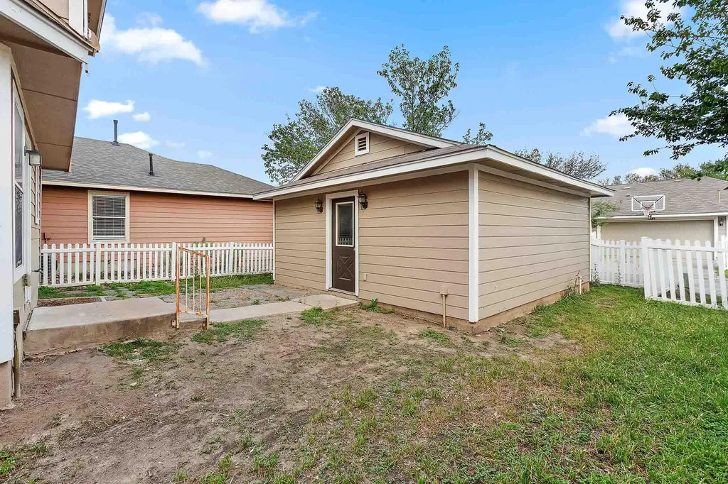 280 Strawn Kyle TX 78640