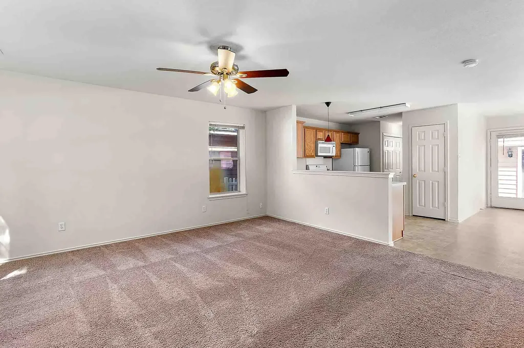 280 Strawn Kyle TX 78640