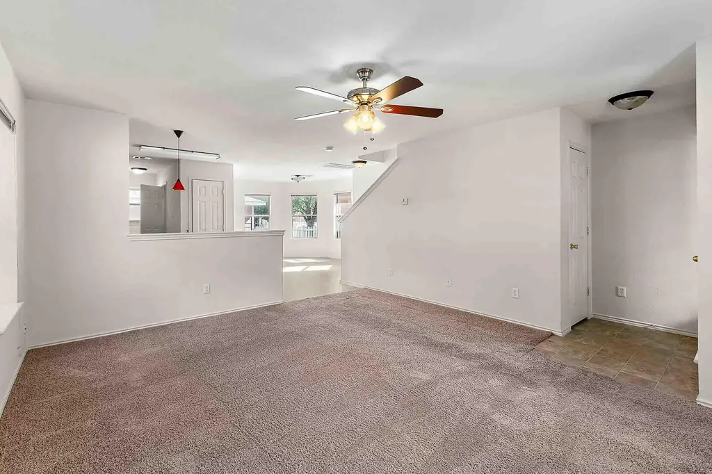 280 Strawn Kyle TX 78640