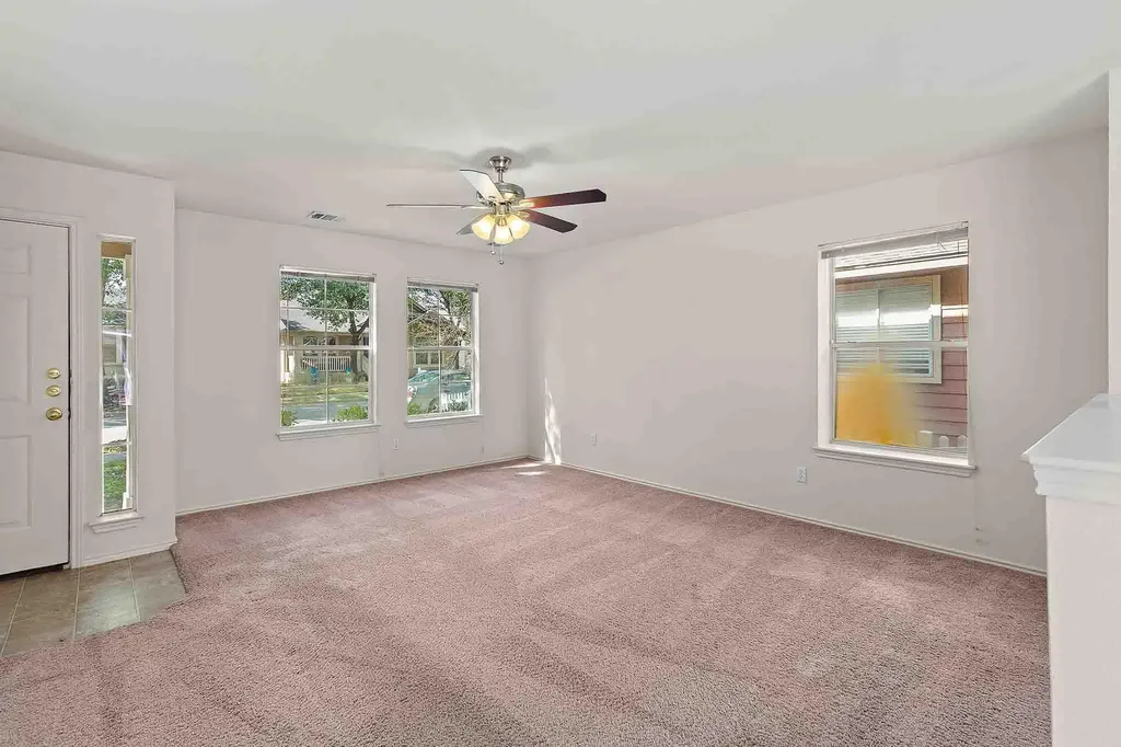 280 Strawn Kyle TX 78640