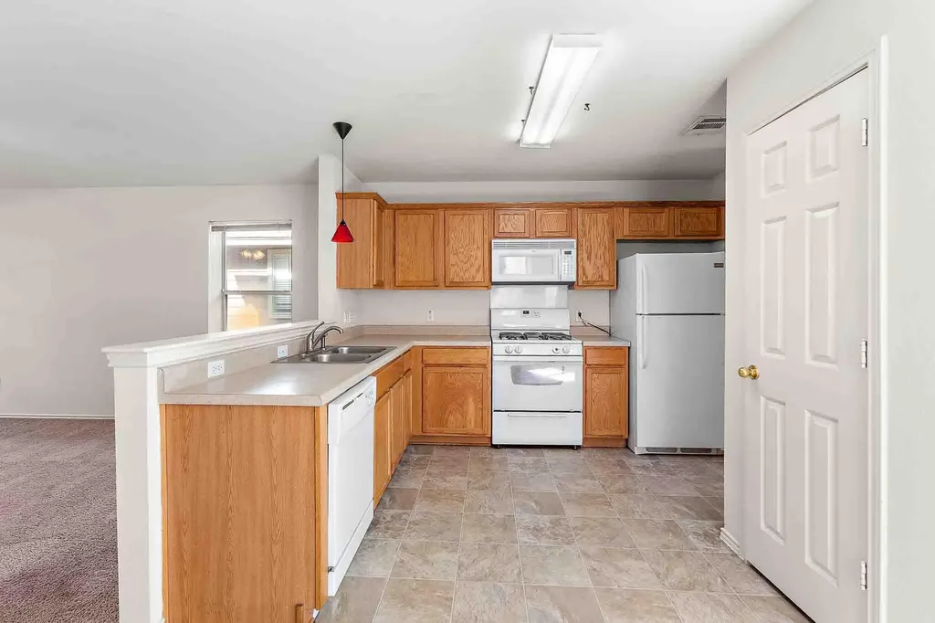 280 Strawn Kyle TX 78640