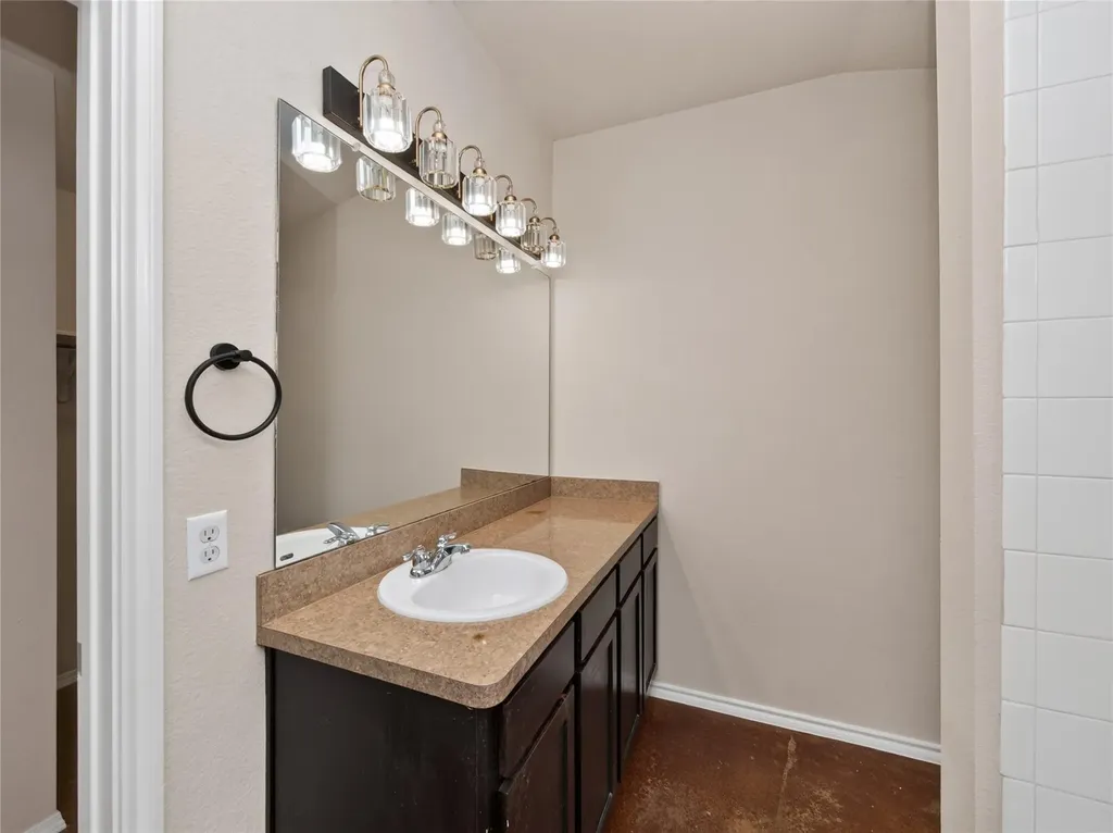 1480 Twin Cove Kyle TX 78640