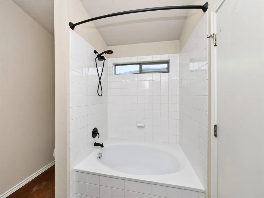 1480 Twin Cove Kyle TX 78640