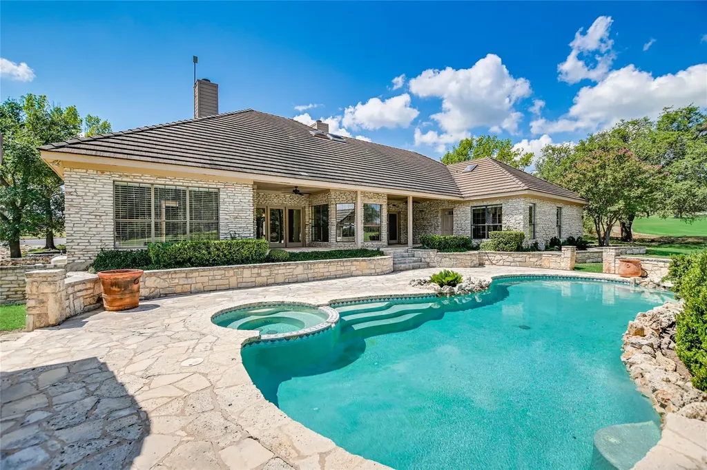 2104 Chipshot Court Spicewood TX 78669