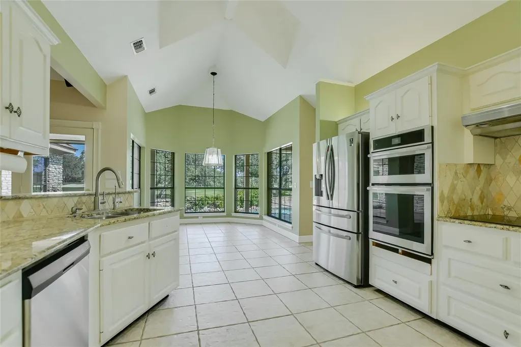 2104 Chipshot Court Spicewood TX 78669