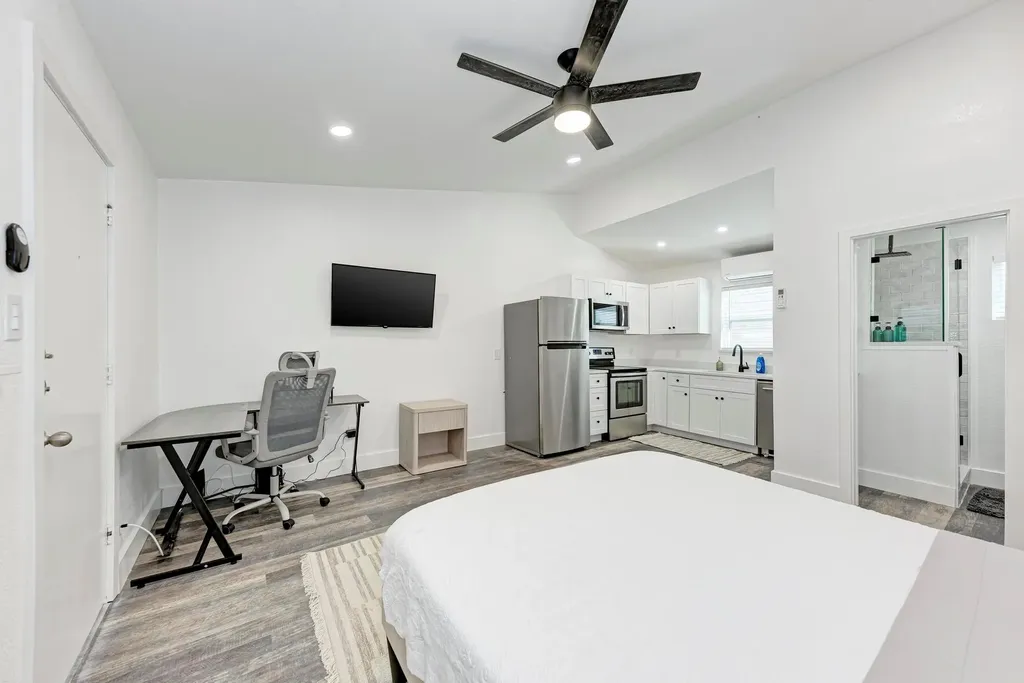 2302 Leon Street Austin TX 78705