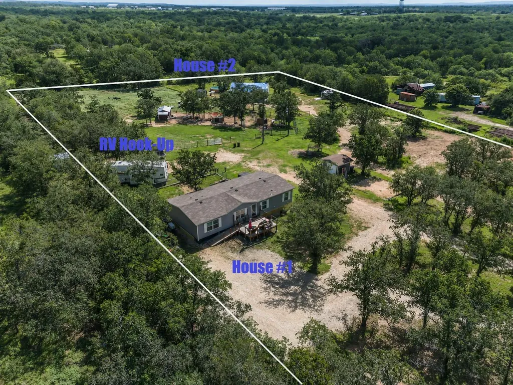 2755 Washburn Road Luling TX 78648