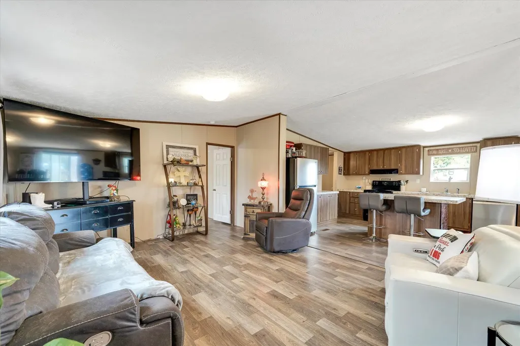 2755 Washburn Road Luling TX 78648