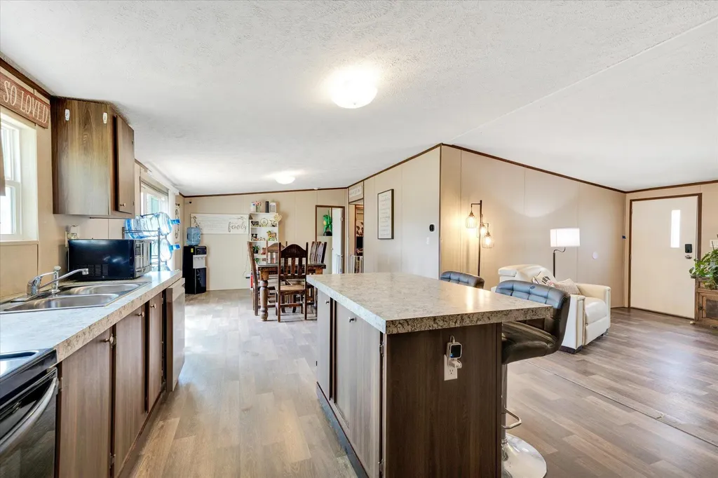 2755 Washburn Road Luling TX 78648