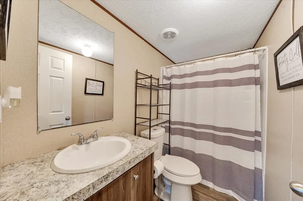 2755 Washburn Road Luling TX 78648