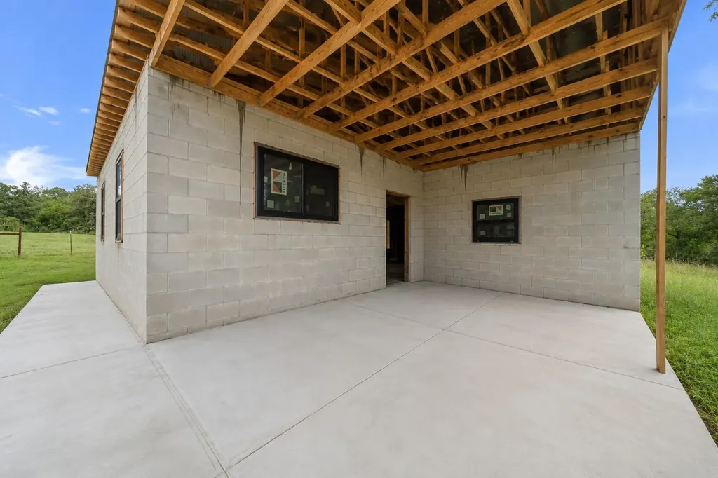 2755 Washburn Road Luling TX 78648
