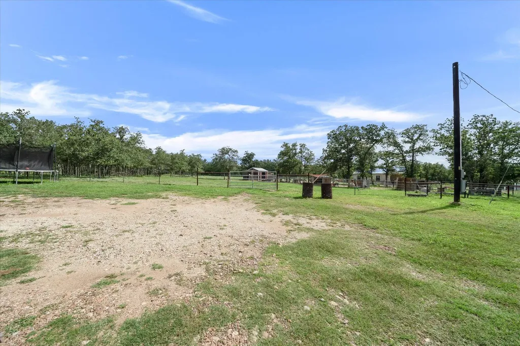 2755 Washburn Road Luling TX 78648