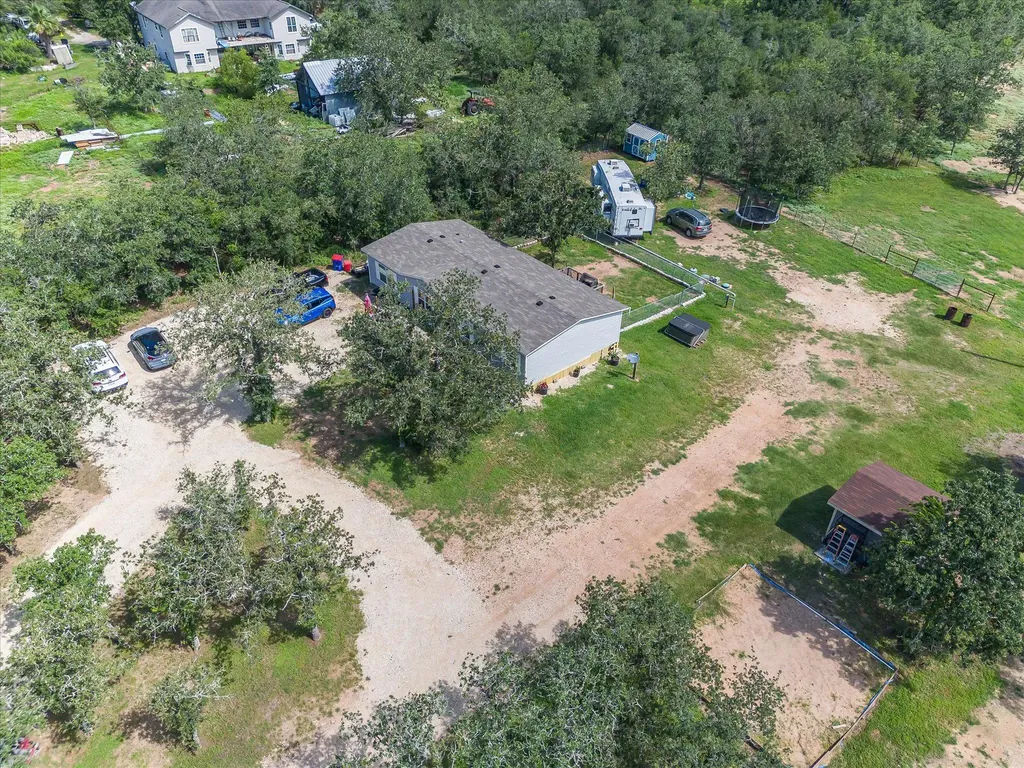 2755 Washburn Road Luling TX 78648