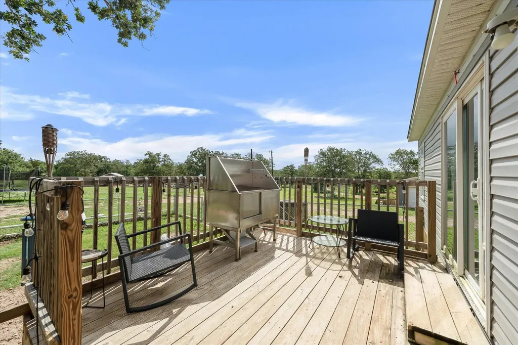 2755 Washburn Road Luling TX 78648