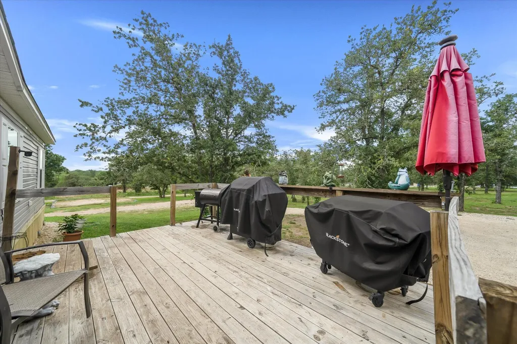 2755 Washburn Road Luling TX 78648
