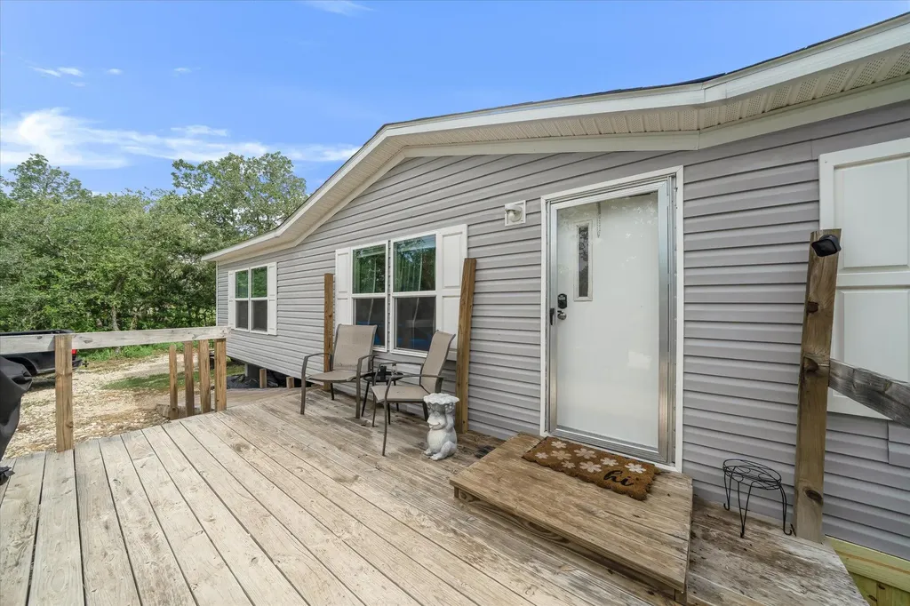 2755 Washburn Road Luling TX 78648