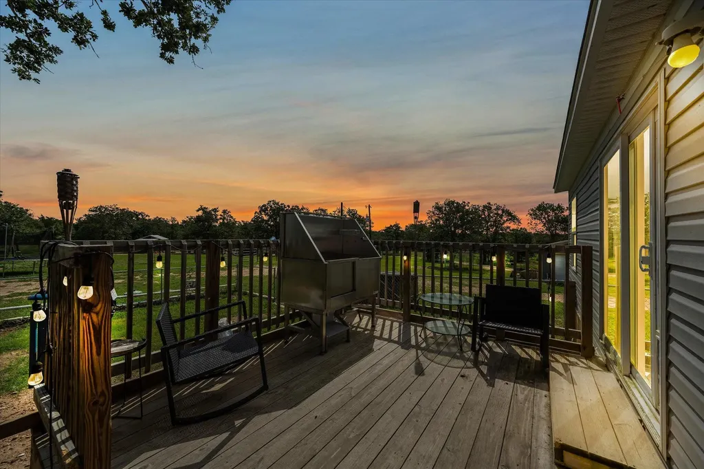 2755 Washburn Road Luling TX 78648