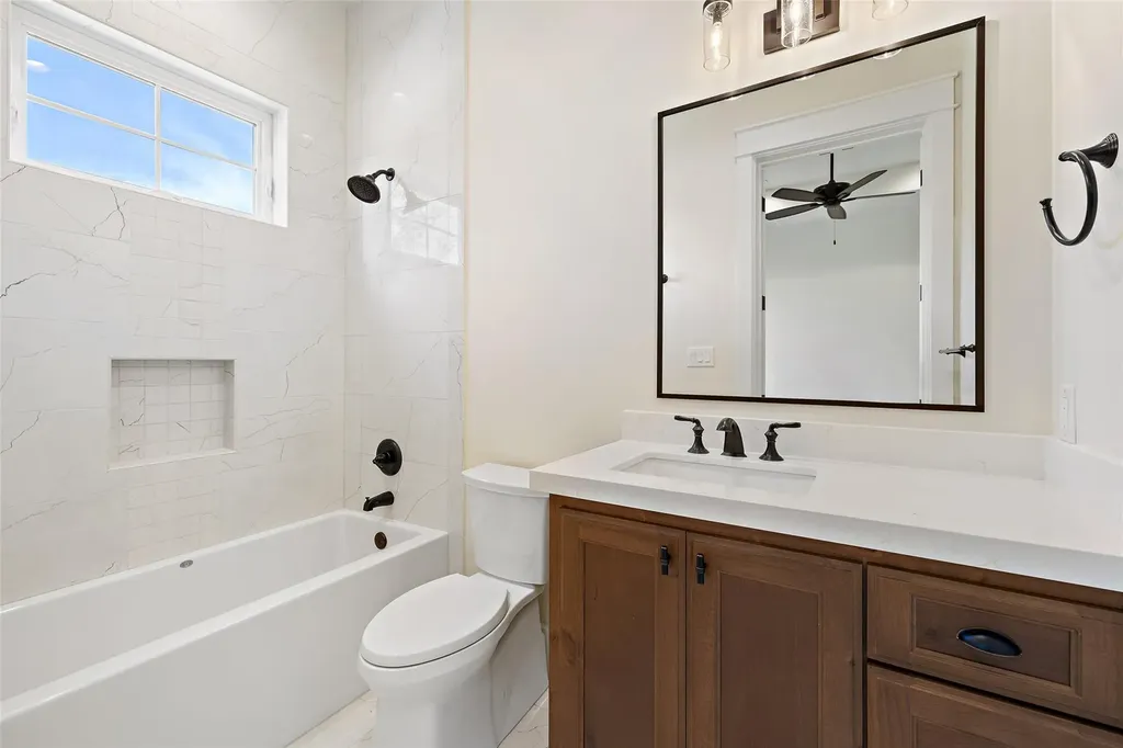 2401 Sailboat Pass Spicewood TX 78669