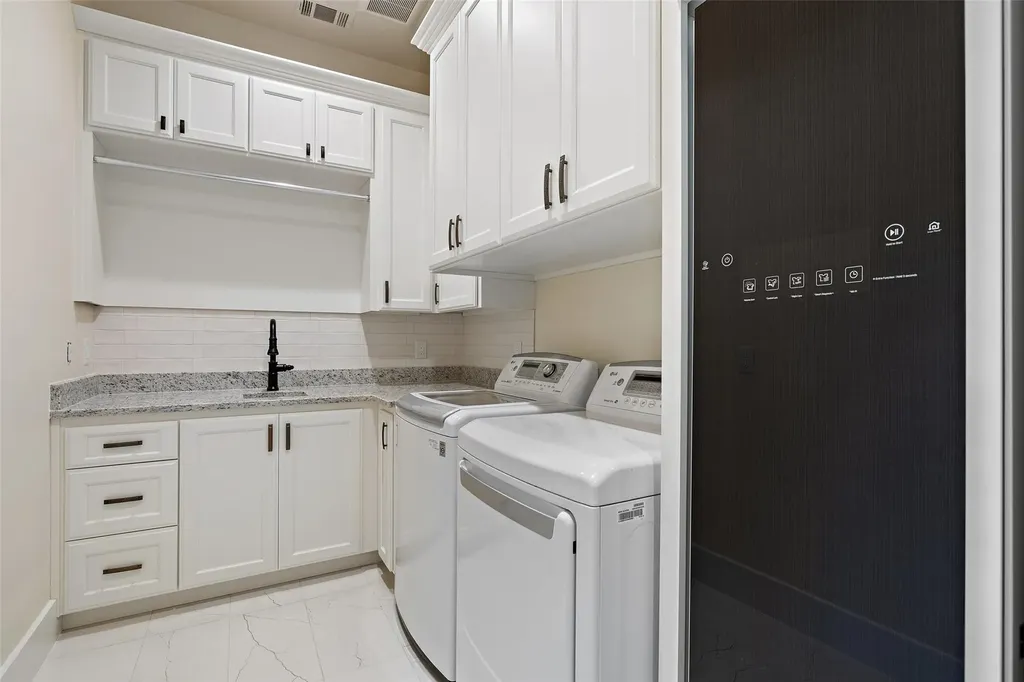 2401 Sailboat Pass Spicewood TX 78669
