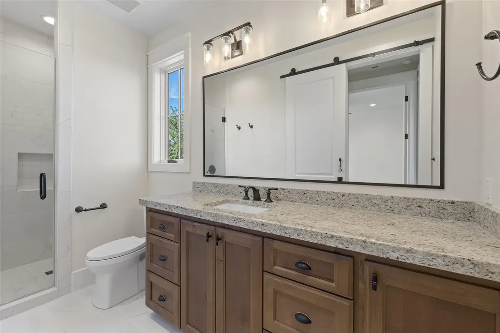 2401 Sailboat Pass Spicewood TX 78669