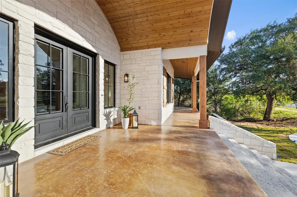 2401 Sailboat Pass Spicewood TX 78669