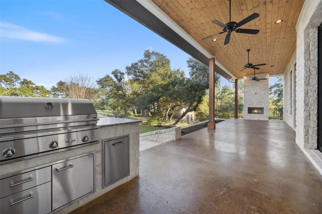 2401 Sailboat Pass Spicewood TX 78669
