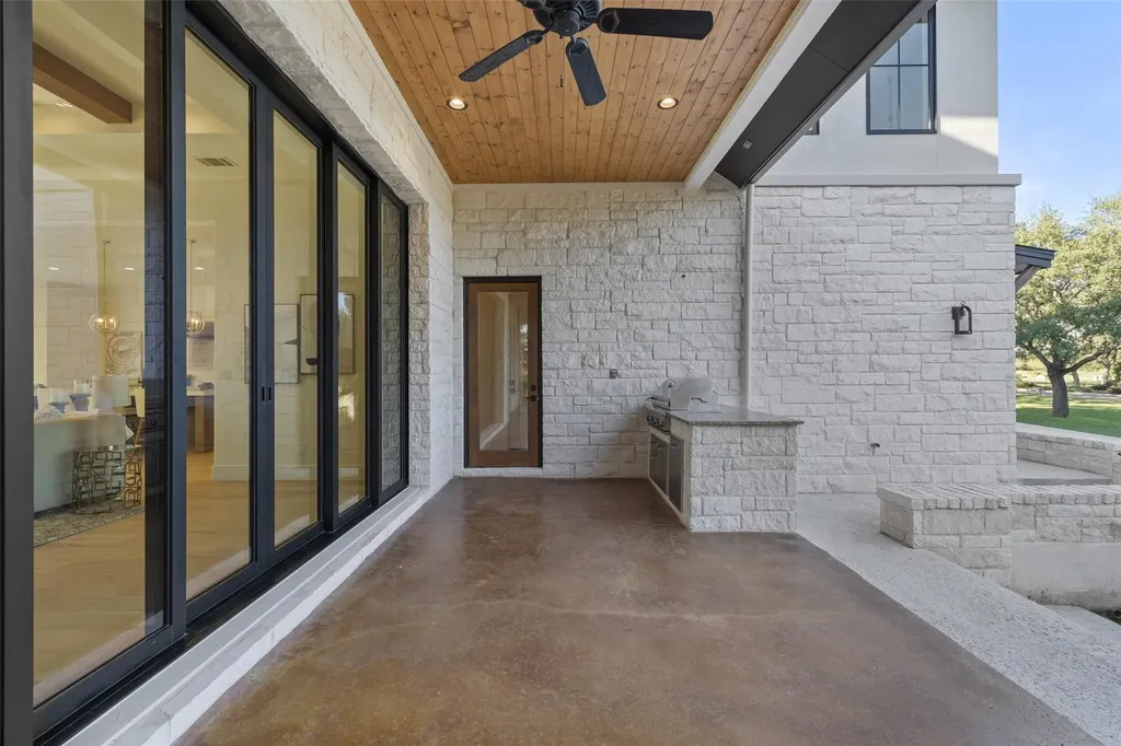 2401 Sailboat Pass Spicewood TX 78669