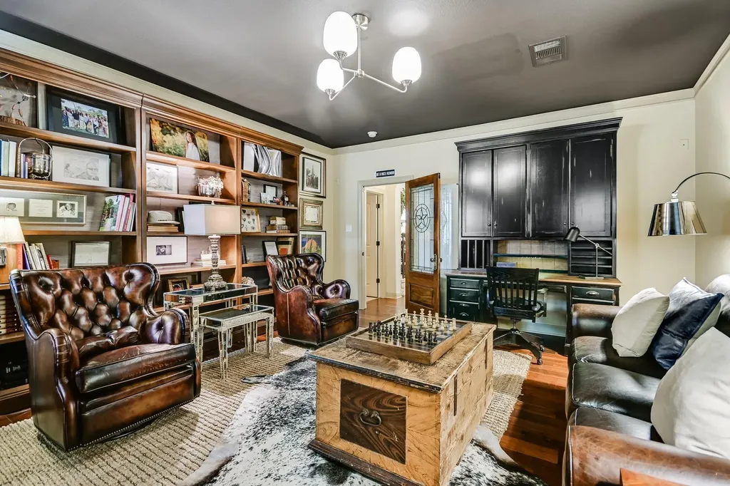 5821 Kempson Drive Austin TX 78735