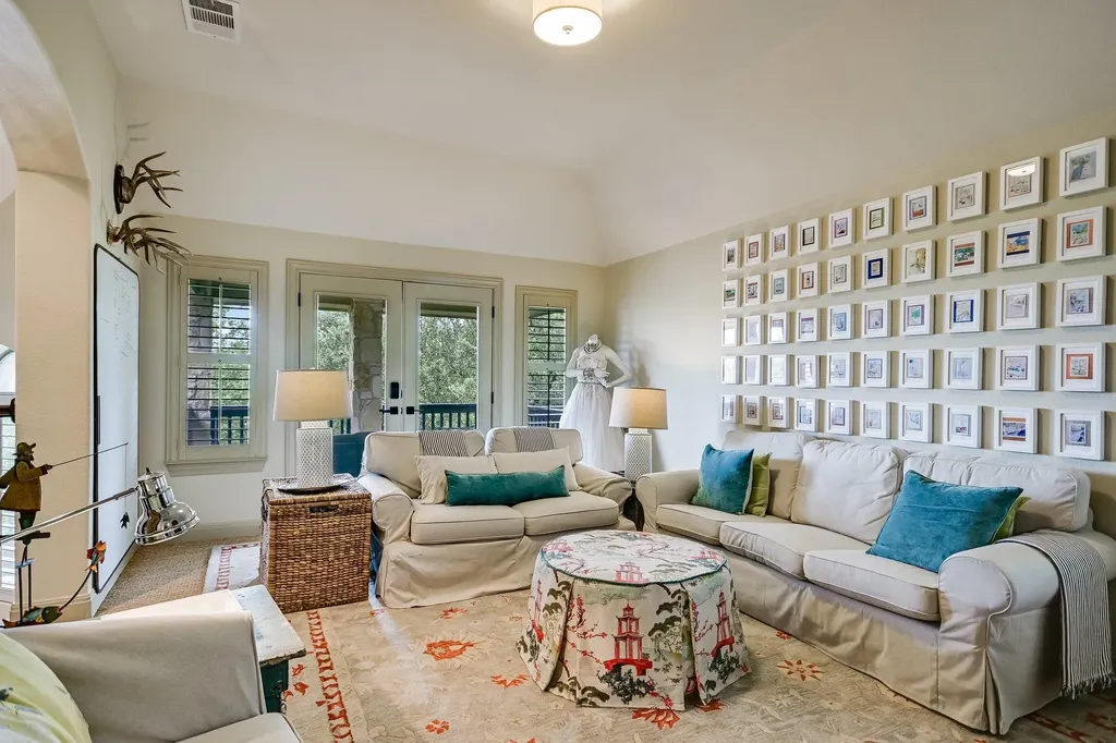 5821 Kempson Drive Austin TX 78735