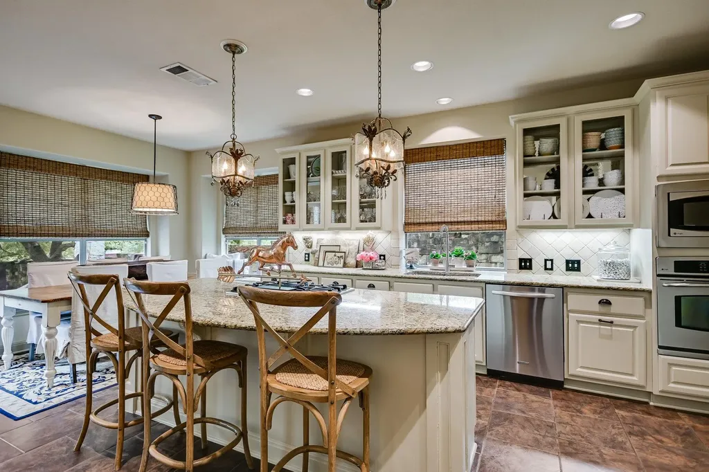 5821 Kempson Drive Austin TX 78735