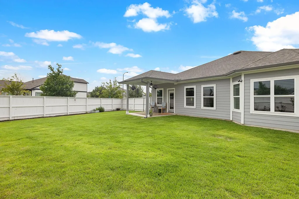 234 Appleberry Lane Elgin TX 78621