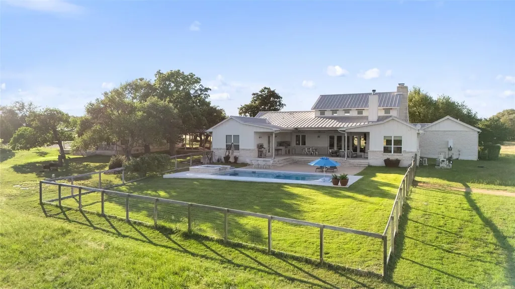 3870B Creek Road Dripping Springs TX 78620