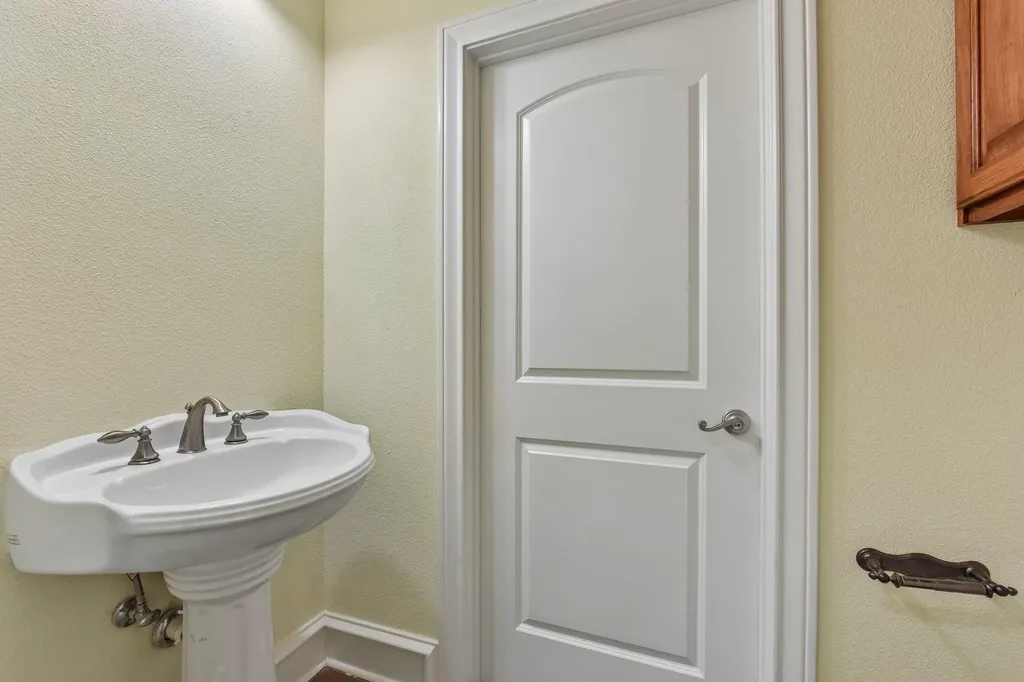 1915 Oak Forest Drive Round Rock TX 78681