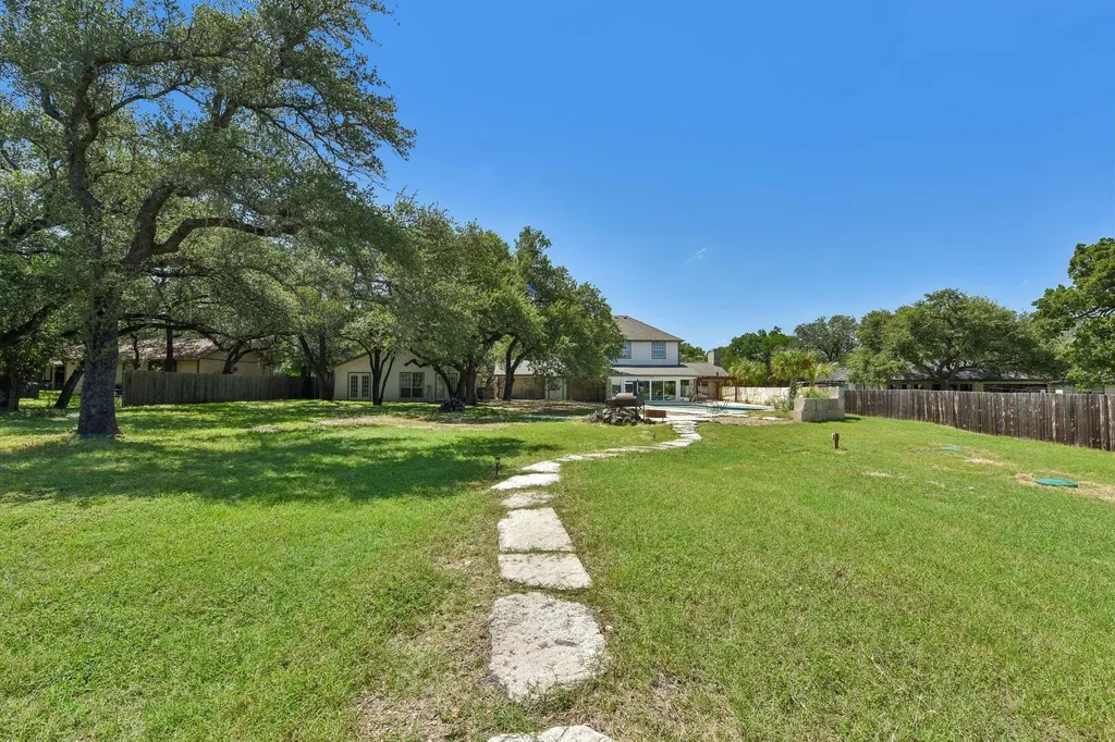 1915 Oak Forest Drive Round Rock TX 78681