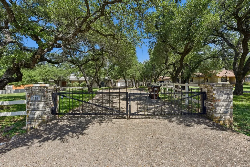 1915 Oak Forest Drive Round Rock TX 78681