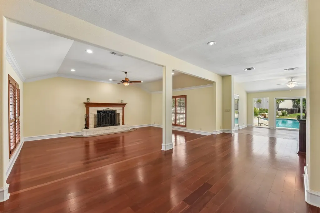 1915 Oak Forest Drive Round Rock TX 78681