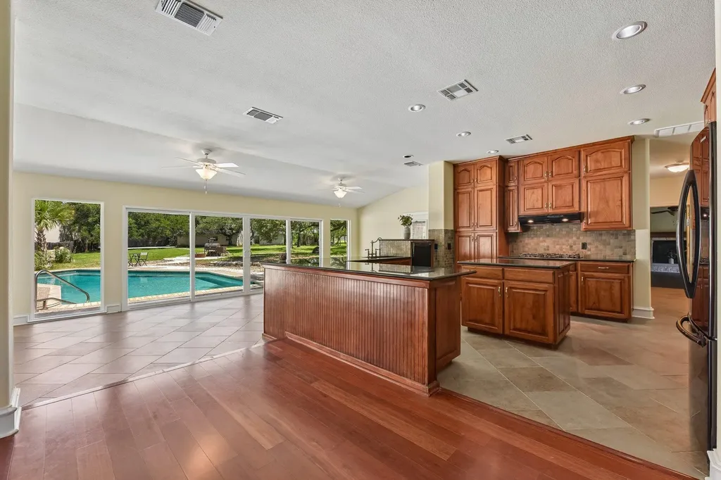 1915 Oak Forest Drive Round Rock TX 78681